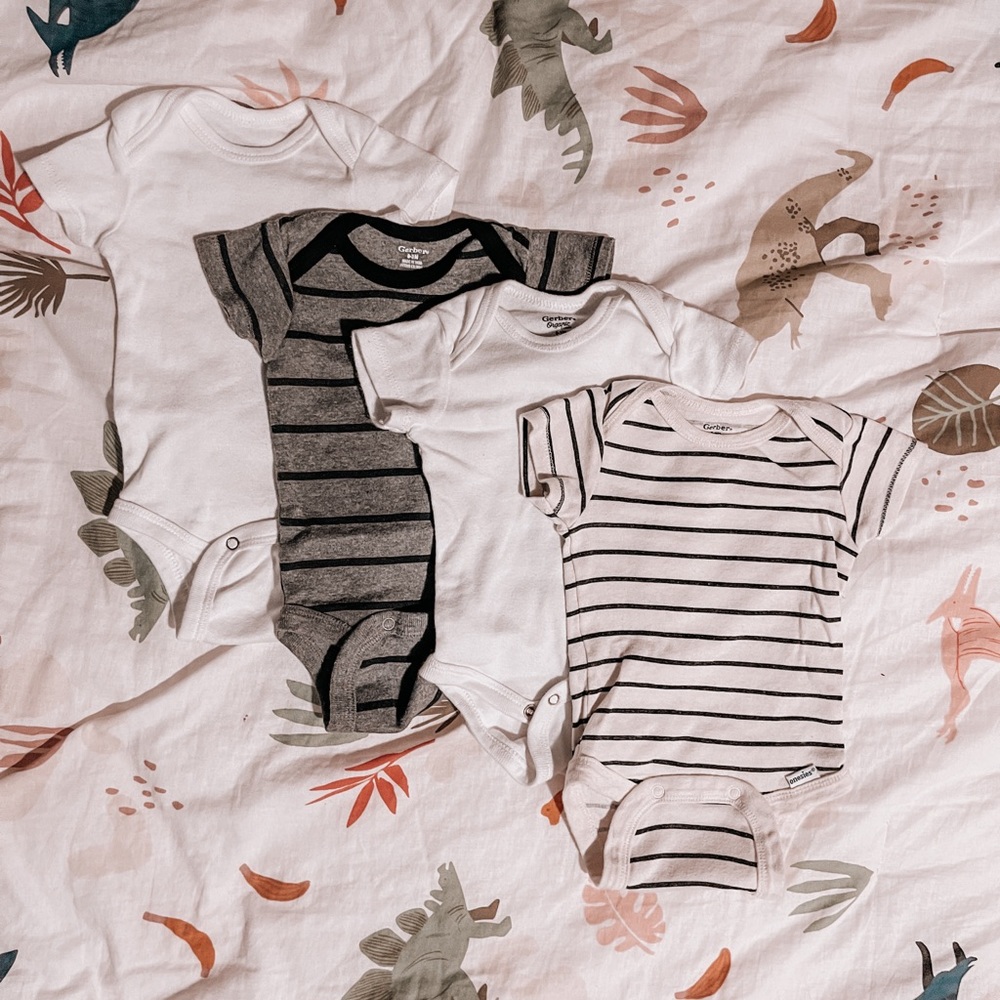 4 pack 0-3 month Gerber onesies